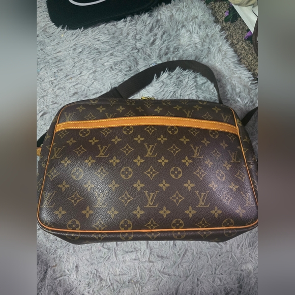 Louis Vuitton Brown Monogram Travel Bag - Picture 4 of 15